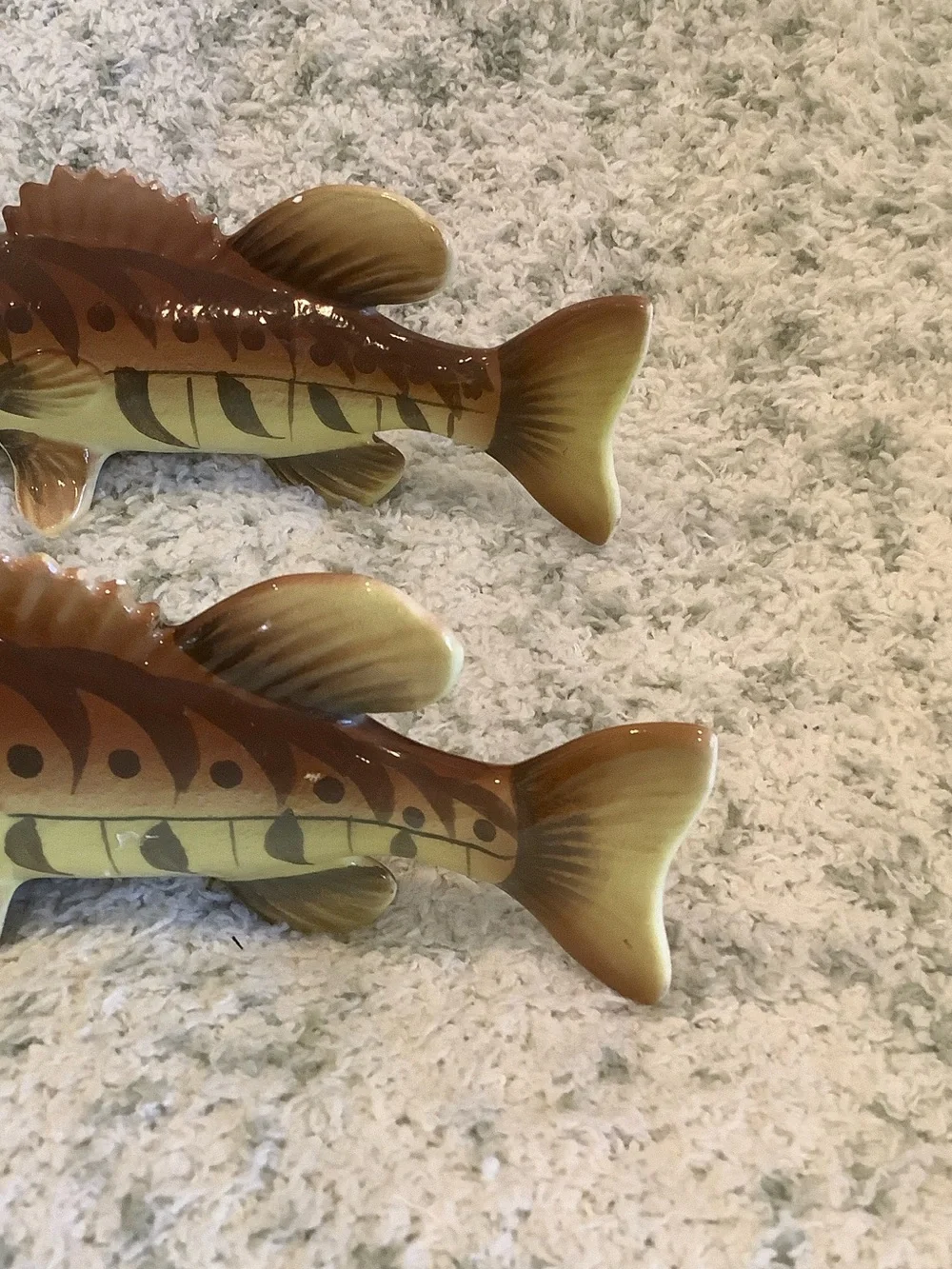 Small Mouth Black Bass Fishing Salt n Pepper Shakers Set of 2 Vintage RS 5.5x 2. - Picture 4 of 16